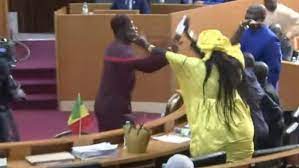 Bagarre entre Amy Ndiaye et Massata Samb à l'Assemblée nationale du Sénégal